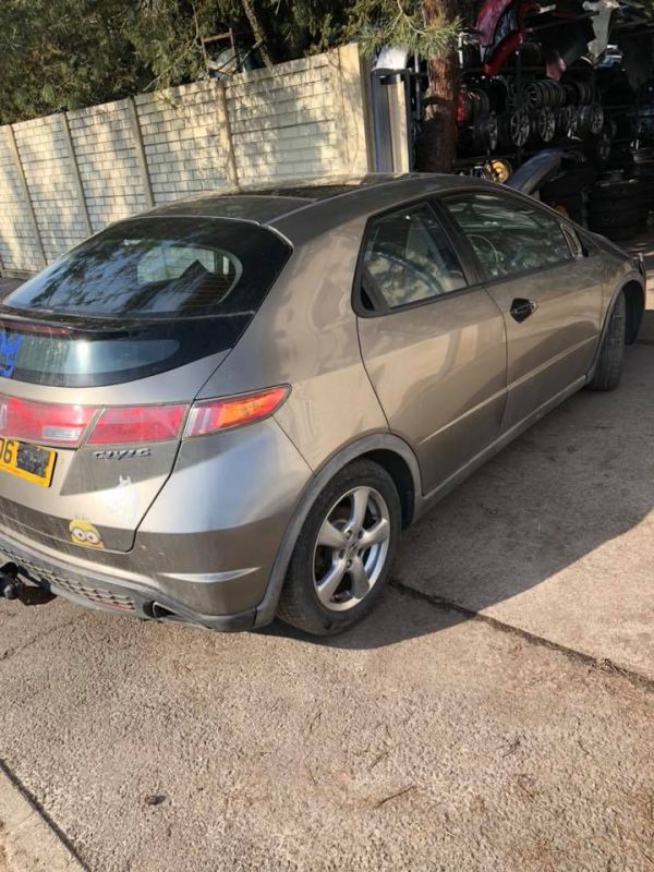 Honda UFO Civic 1.8 sport vonóhorgos,panorámatetős