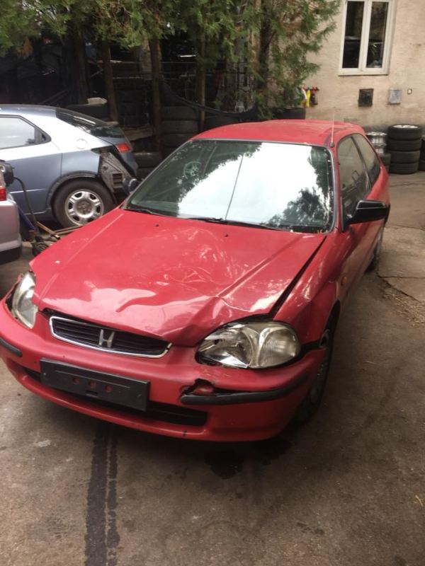 Honda Civic 1997-es 3 ajtós 1.4 motorral.